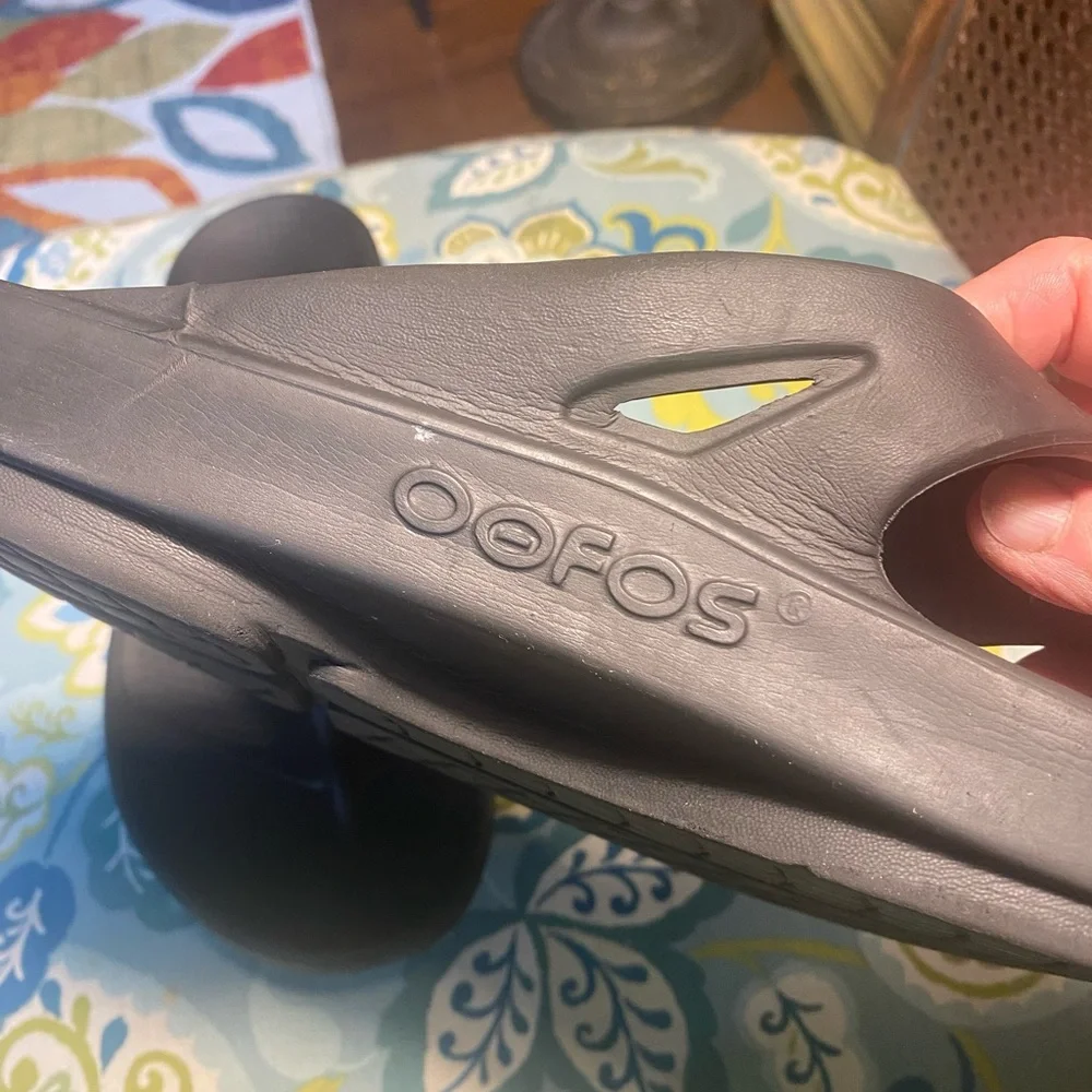 OOFOS Black Recovery Flip Flops Men 13